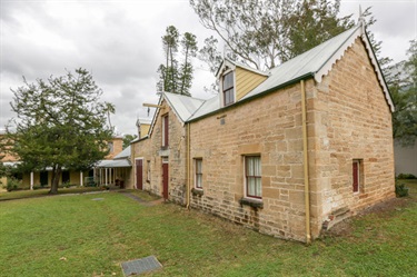 Glenalvon House coach house and stables