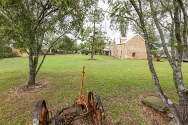 Glenalvon is perfect for small wedding ceremonies in its heritage gardens